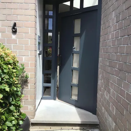 Pensionat De Steenberg Tweepersoonskamer Met Grote Badkamer, Kitchenette En Tuinzicht Op De Eerste Verdieping