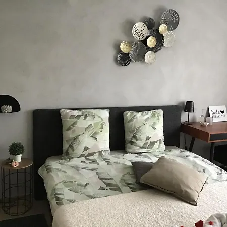 De Steenberg Tweepersoonskamer Met Grote Badkamer, Kitchenette En Tuinzicht Op De Eerste Verdieping * Geel