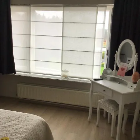 De Steenberg Tweepersoonskamer Met Grote Badkamer, Kitchenette En Tuinzicht Op De Eerste Verdieping *