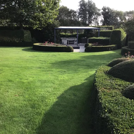 Pensionat De Steenberg Tweepersoonskamer Met Grote Badkamer, Kitchenette En Tuinzicht Op De Eerste Verdieping Geel