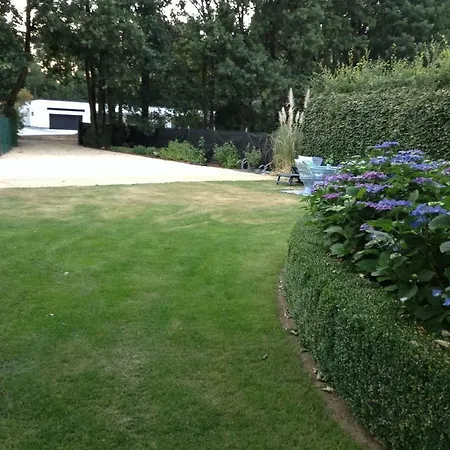 De Steenberg Tweepersoonskamer Met Grote Badkamer, Kitchenette En Tuinzicht Op De Eerste Verdieping