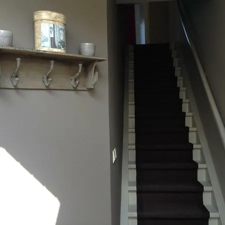 Pensionat De Steenberg Tweepersoonskamer Met Grote Badkamer, Kitchenette En Tuinzicht Op De Eerste Verdieping