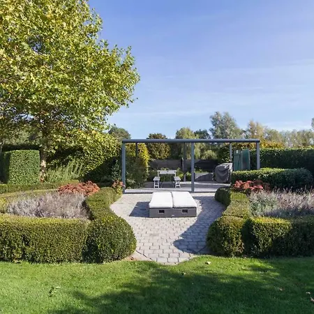 De Steenberg Tweepersoonskamer Met Grote Badkamer, Kitchenette En Tuinzicht Op De Eerste Verdieping Pensionat Geel