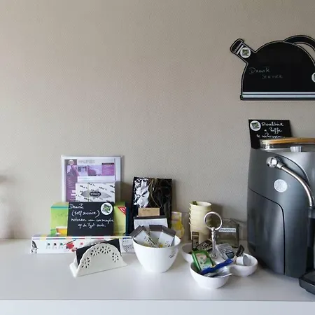 De Steenberg Tweepersoonskamer Met Grote Badkamer, Kitchenette En Tuinzicht Op De Eerste Verdieping Pensionat Geel