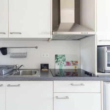 Pensionat De Steenberg Tweepersoonskamer Met Grote Badkamer, Kitchenette En Tuinzicht Op De Eerste Verdieping