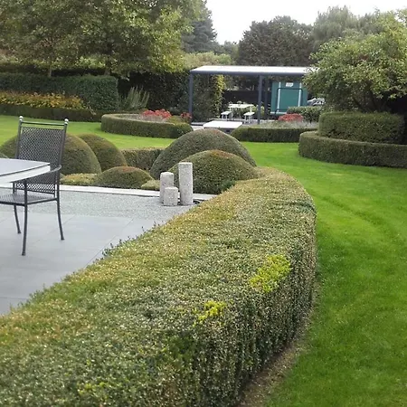 Pensionat De Steenberg Tweepersoonskamer Met Grote Badkamer, Kitchenette En Tuinzicht Op De Eerste Verdieping *