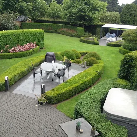 ゲストハウス De Steenberg Tweepersoonskamer Met Grote Badkamer, Kitchenette En Tuinzicht Op De Eerste Verdieping *